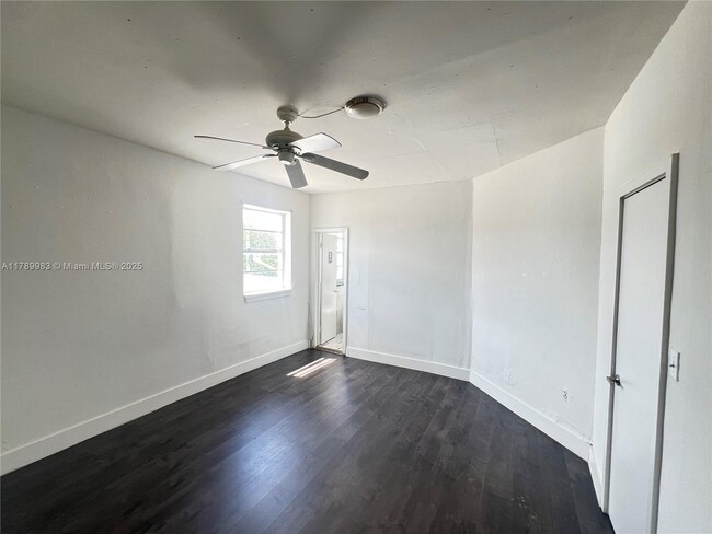 Building Photo - 203 NW 36th St