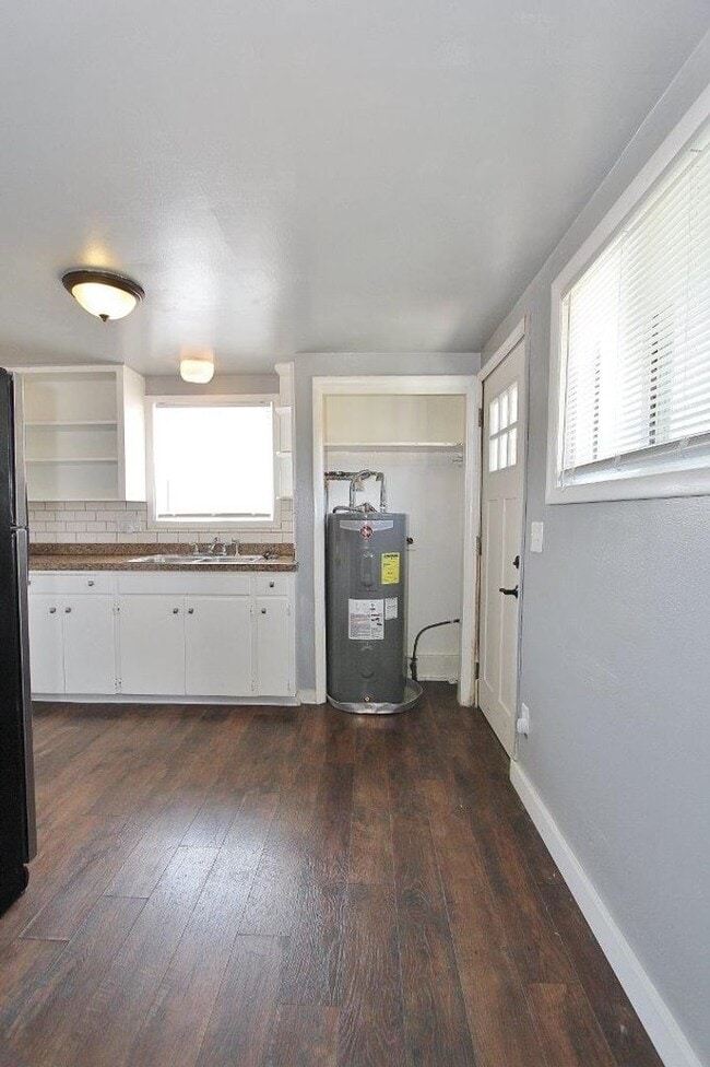 Building Photo - Charming Single-Level Studio Home