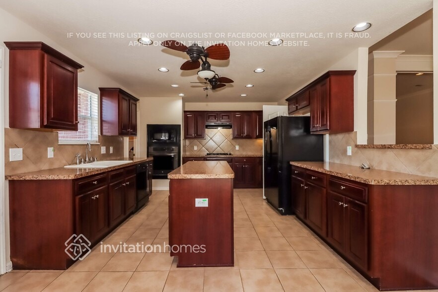 Building Photo - 383 Hyland Ln