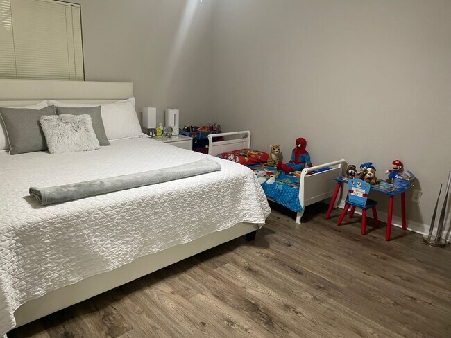 Building Photo - 419 SW 4th St