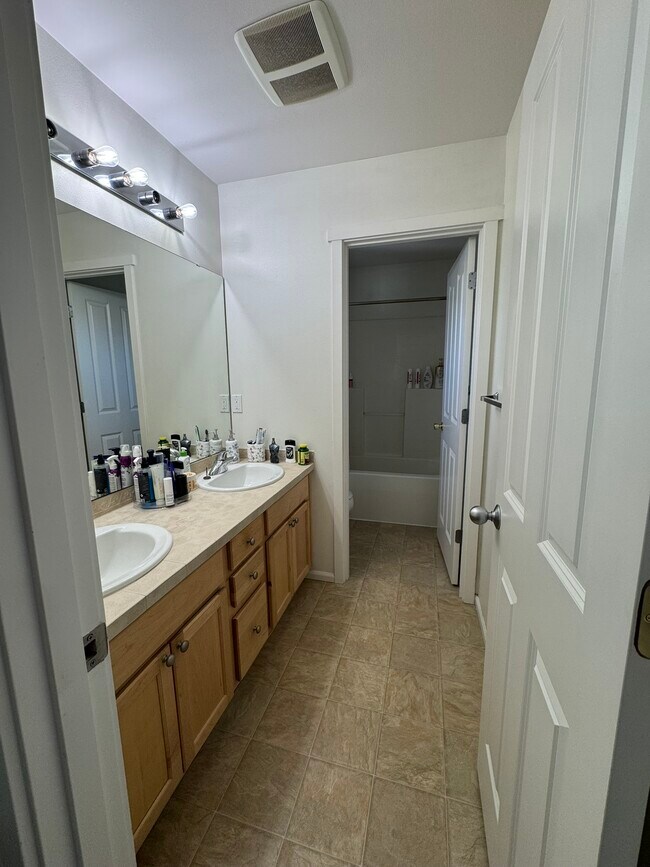 Building Photo - 21915 46th Pl S