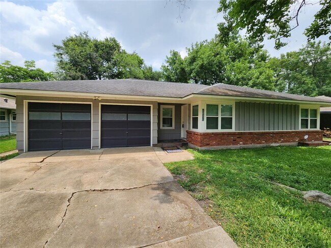 Building Photo - 5535 Berry Creek Dr