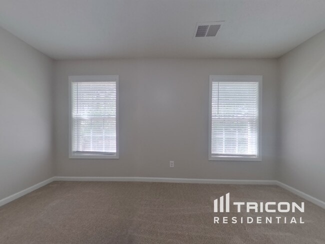 Building Photo - 222 Castlebury Dr