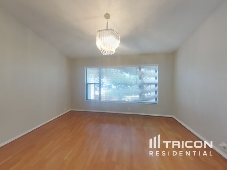 Building Photo - 16147 Vanderbilt Dr