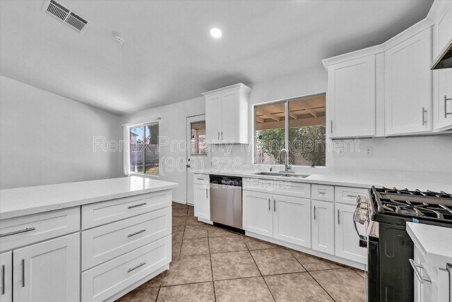 Building Photo - 1240 Visconti Dr