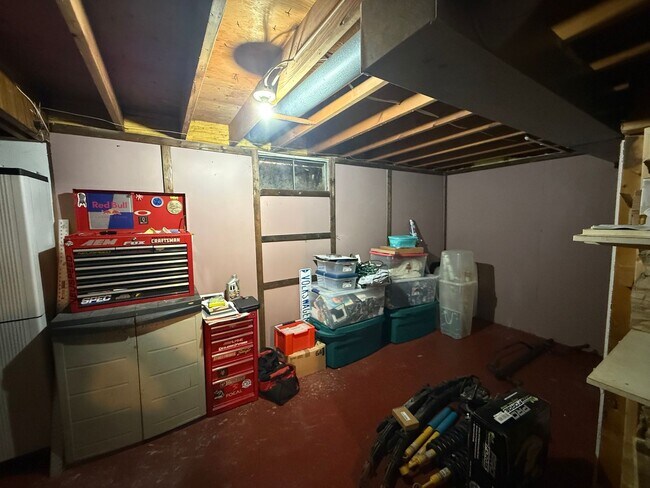 Building Photo - 3-Bedroom, 1-Bath Home for Rent – Lowell