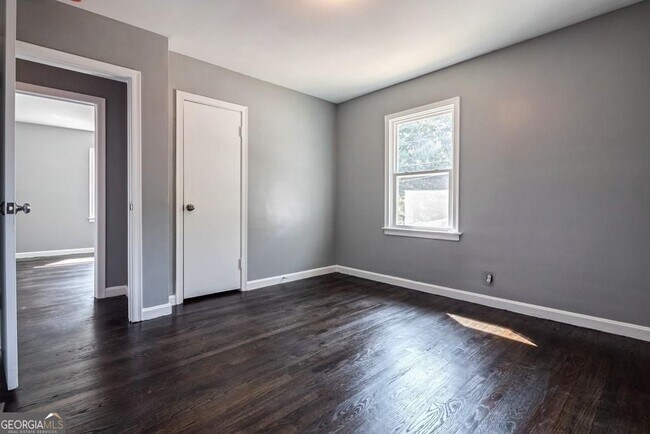 Building Photo - 120 Burbank Dr NW