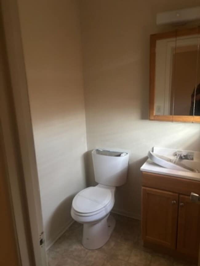 Building Photo - VERY NICE HOME IN THE RIDGECREST AREA. PETS NEGOTIABLE WITH OWNERS APPROVAL