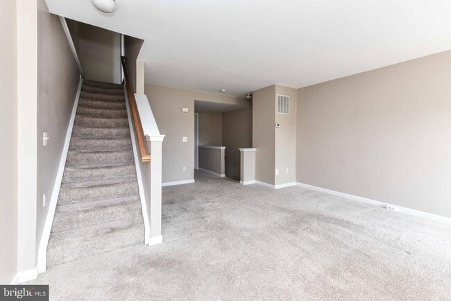 Building Photo - 20947 Colecroft Square