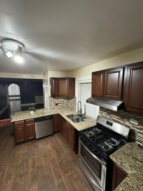 Building Photo - 3904 N Nora Ave