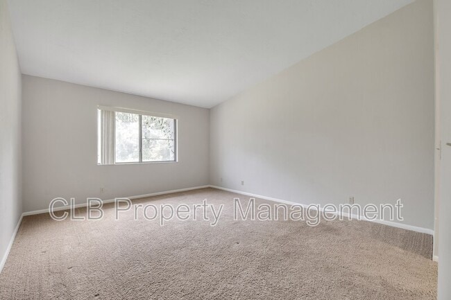 Building Photo - 251 Orange Grove Dr