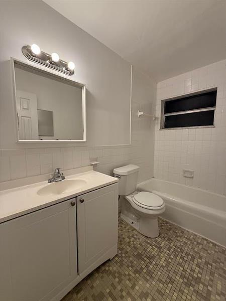 Building Photo - 5831 SW 36th Ct