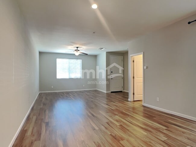 Building Photo - 20709 W Maiden Ln