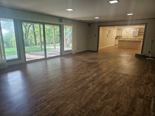Building Photo - 139 Ladue Oaks Dr