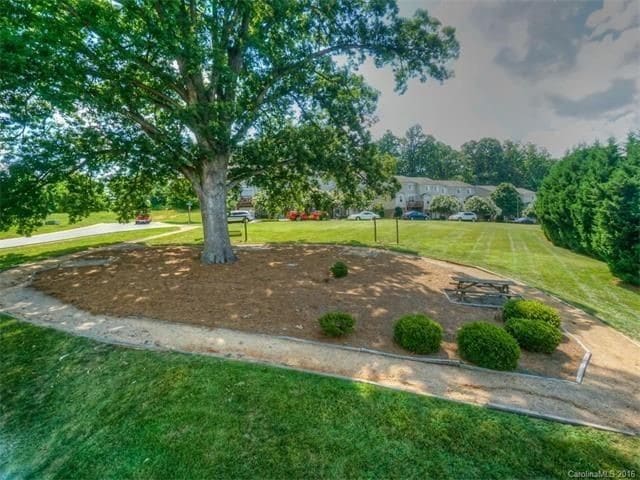 Building Photo - 107 Forest Ridge Rd