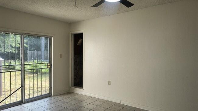 Building Photo - 6115 Parker St