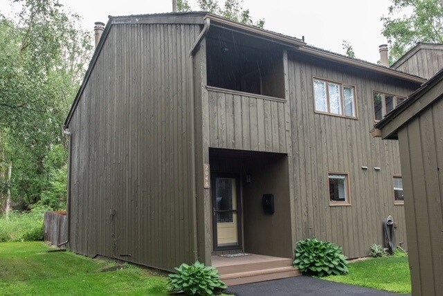 Building Photo - 2048 Eastridge Dr