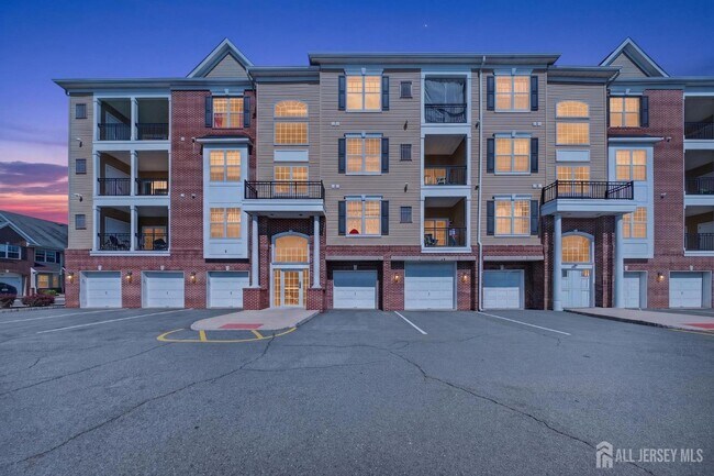 Building Photo - 645 Doral Ct