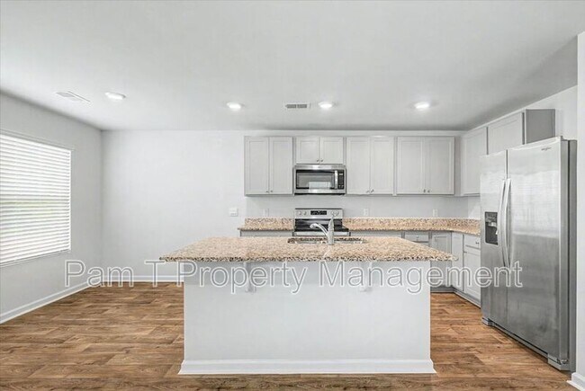 Building Photo - 140 Birch Cir
