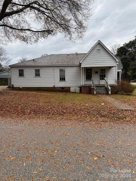 Primary Photo - 703 Louise Ave