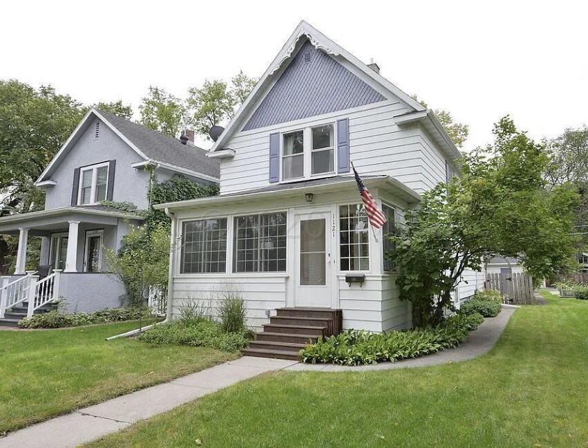 Front of house - 1121 6th St S