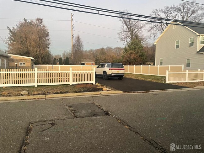 Building Photo - 1515 Thomas Ave