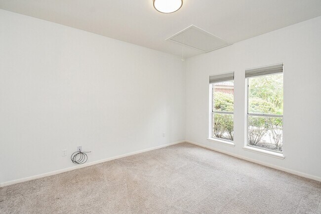 Building Photo - 1231 Creekford Cir
