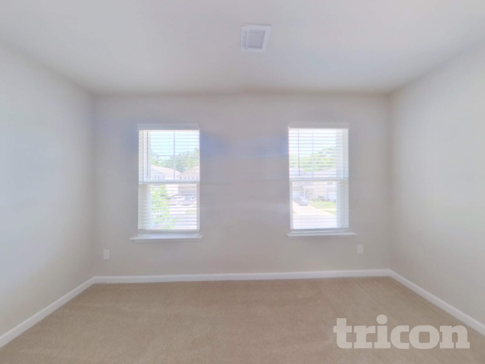 Building Photo - 142 Spring Knoll Dr