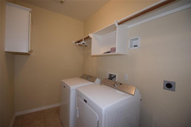 Building Photo - 5011 Quiet Falls Ct