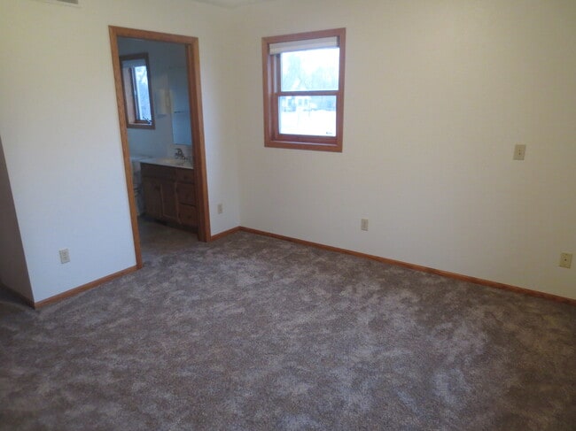 Building Photo - 409 Knights Ave