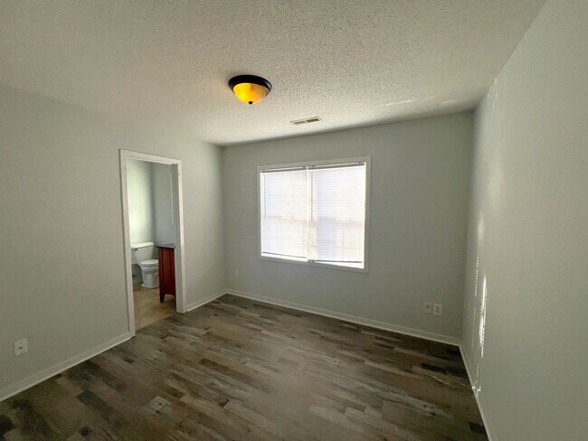 Building Photo - COMING SOON! 3 BR/2bath/Carport/Fenced Yard/ No carpet Odgen location. One level home, Beautiful ...