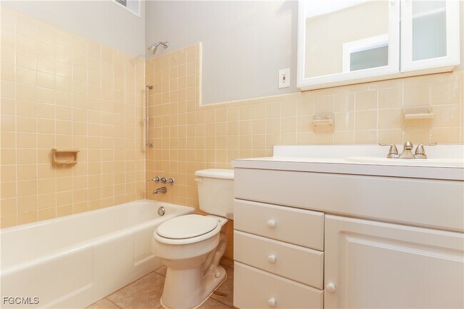 Building Photo - 1450 Mandel Rd