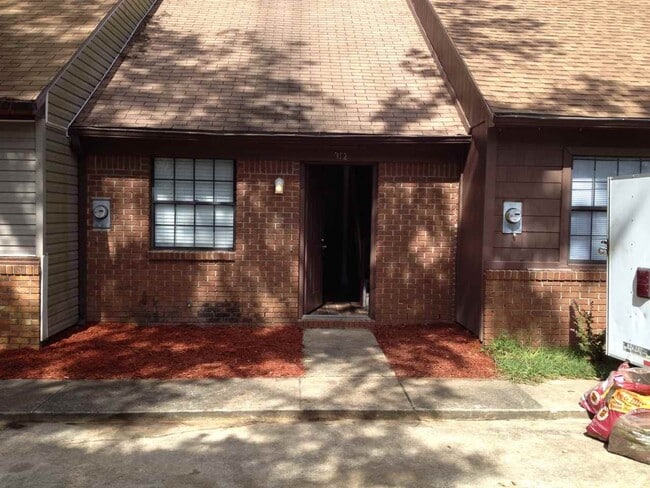 Primary Photo - 912 S Lipona Rd