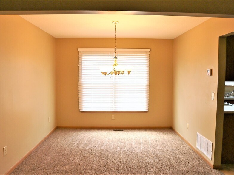 Building Photo - 395 Belfair Dr