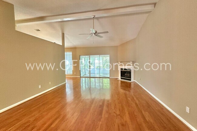 Building Photo - 4534 Parkwood Ln E