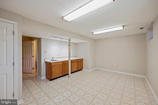 Building Photo - 6702 Mallard Ct