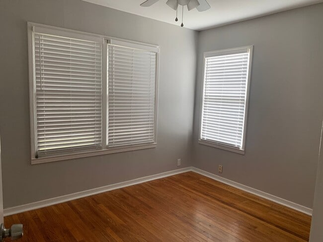 Building Photo - 726 Sheridan Dr