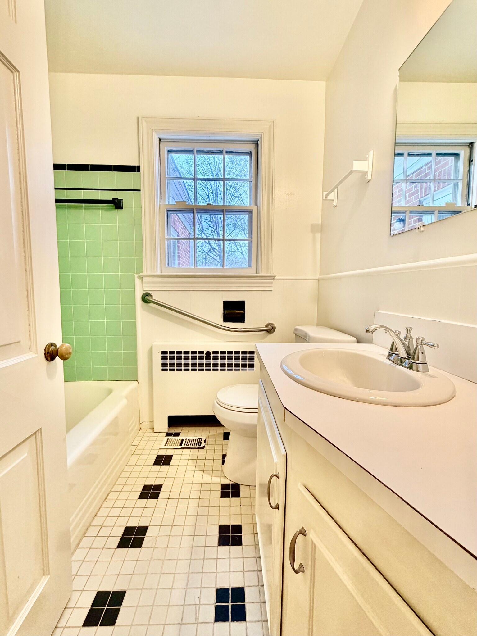 Building Photo - 134 Hull St