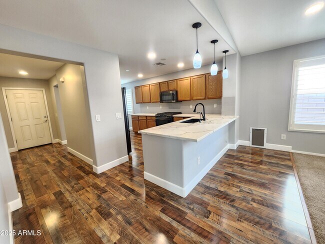 Building Photo - 2009 E Lindrick Dr