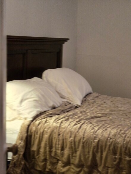 Second bedroom. Large - 430 S Oakhurst Dr