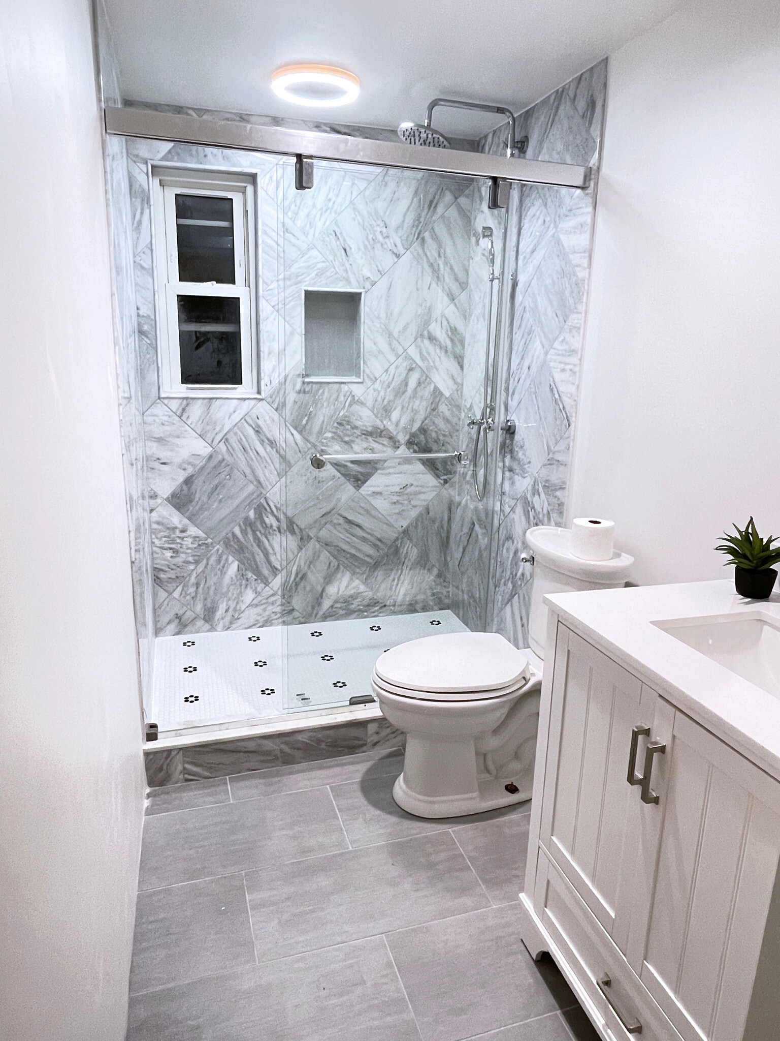 Brand new bathroom - 1211 Isis Ave