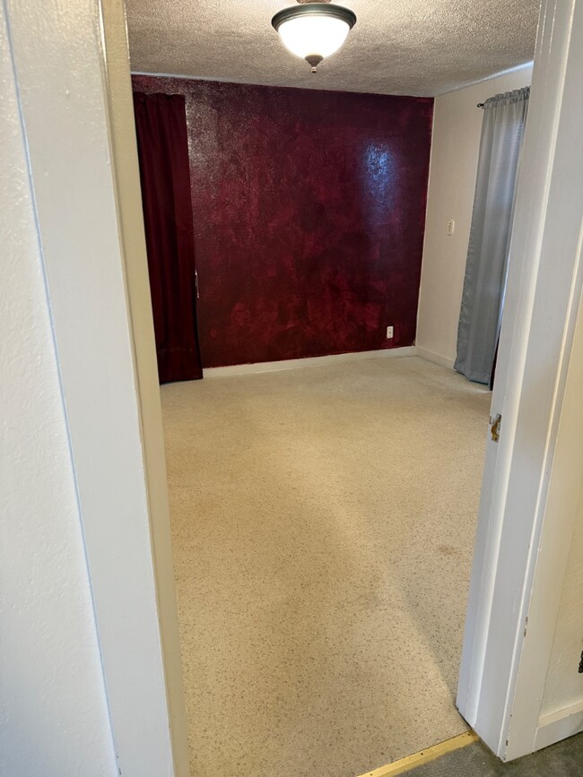 Building Photo - 711 W 11th Ave