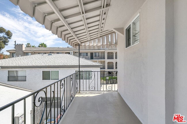 Building Photo - 1810 Santa Ynez St