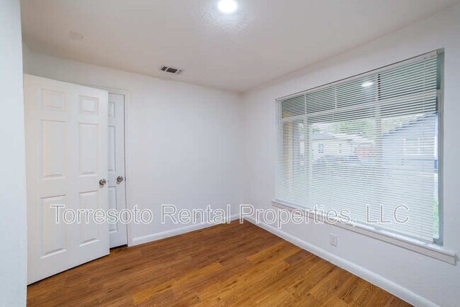 Building Photo - 1946 Nolan St