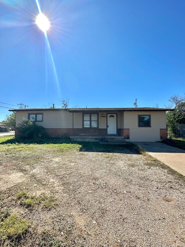 Building Photo - 3 Bedroom Home Near Bradford Elementary!!