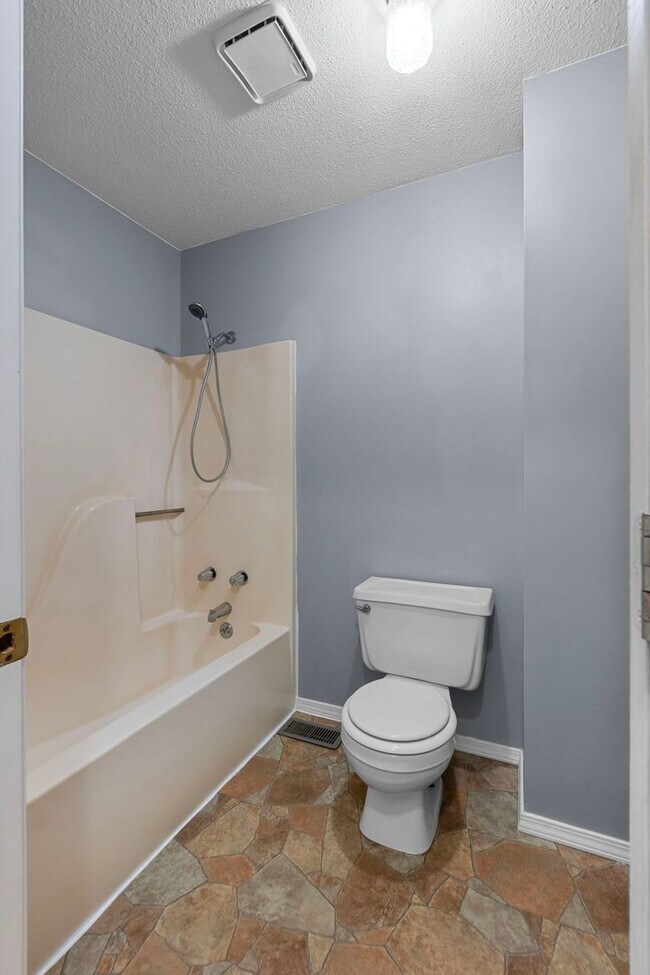 Building Photo - Charming Home In Jackson