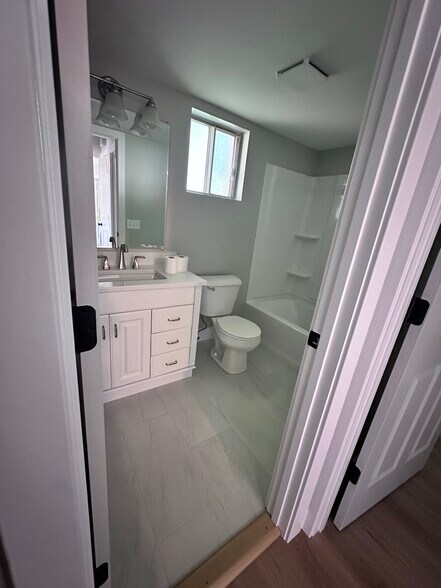 Bathroom - 723 W Osage St