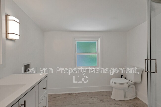 Building Photo - 505 B St
