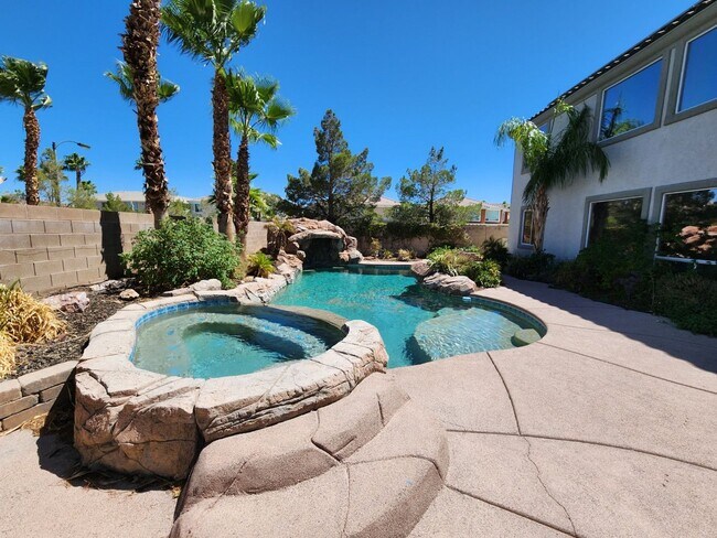 Building Photo - Beautifully Upgraded Southern Highlands Ga...