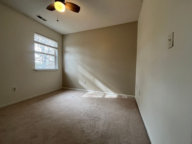 Building Photo - Spacious 3/3 Available For Move In Now